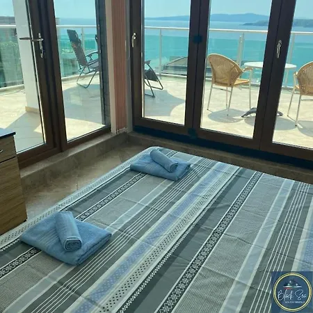 Apartment 3 Bed Suite, Panoramic Sea Views *